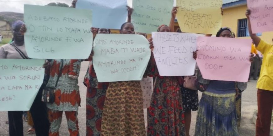 Lafenwa Traders Storm Abeokuta North LG Secretariat, Protest Planned Demolition of Their Shops, Stalls