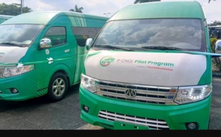 Independence Anniversary:FG Empowers Labour Unions, NANS with 64 CNG Buses