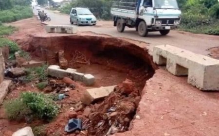 Motorists,Travellers Stranded As Erosion Cuts Off Abeokuta-Ibadan Road