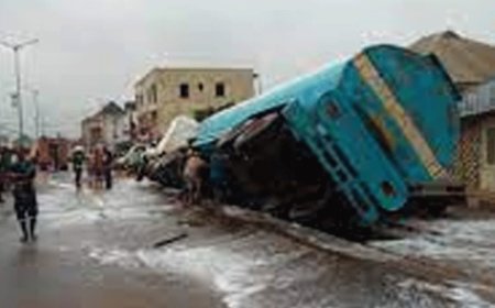 LIVING TO DIE? Nigerians Scoop Oil Again As Another Petrol Tanker Falls In Niger Days After Over 90 People Died in Similar Accident