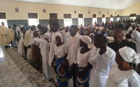 Catholic Bishop Conducts Mass Wedding for 21 Couples
