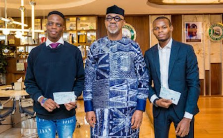 Abiodun Presents 10M Cheque, Honours Unilag Best Graduates With Education Ambassadors of Ogun