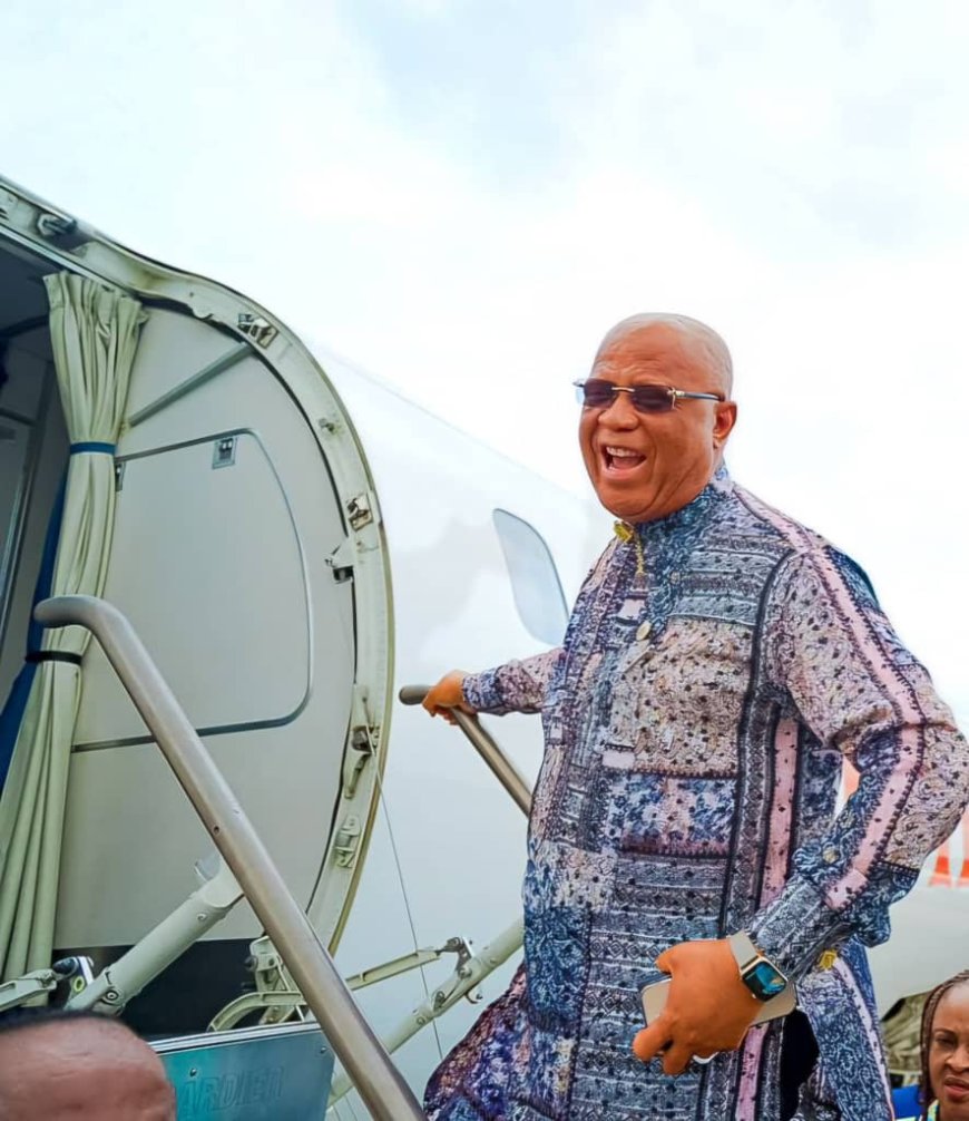 Netizens React As Presidential Aide Onanuga Says "APC Plane Ready to Fly", Assures Defecting Governor Eno of "A Mighty Good Ride"