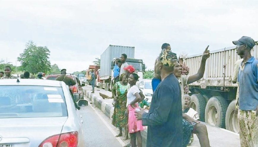 Confusion as Four Pupils Returning From School Killed in Ogun Road Crash