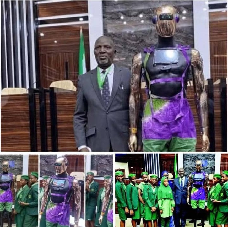 Ogun School Girls Shine in Abuja After Building AI Robot, Name it 'Kiki-Saggy'