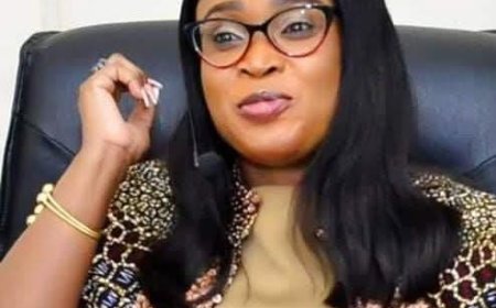 Festive Philanthropy: Sola Arobieke, Investment Chief, Spreads Festive Cheer with Gifts to APC Leaders in Odogbolu Local Government