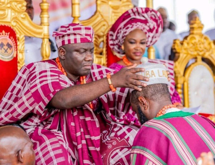 Oyo Agog As Alaafin of Oyo Installs Seyi Tinubu As Okanlomo of Yorubaland 