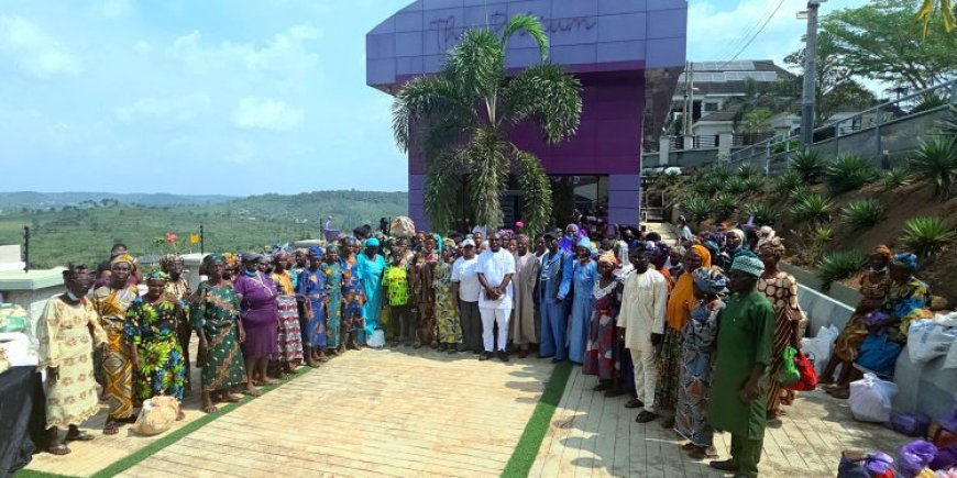 Oko Opo Foundation Puts Smiles on Faces of Hundreds of Widows On Boxing Day With Cash, Food Items, Rekindled Hope