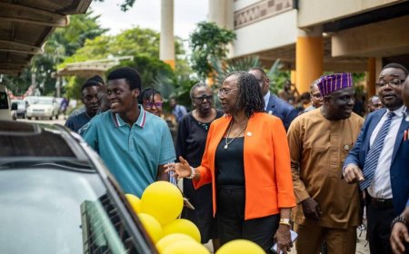 UNILAG Hands Over ₦35m Car Gift to 100-level Student