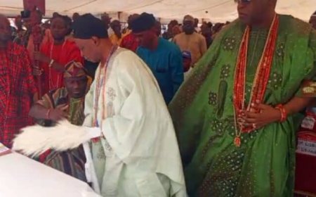 Alaafin Explains Why He Remains Seated While Greeting Olubadan at Ibadan Event