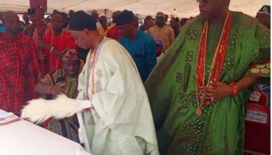 Alaafin Explains Why He Remains Seated While Greeting Olubadan at Ibadan Event
