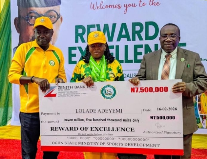 Jubilations As Abiodun Fulfils Promise, Rewards Team Ogun Medalists, Officials with Over N450 Million
